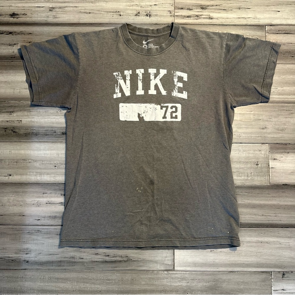 Nike Men’s Grey Faded Distressed Short Sleeve Short Size Medium